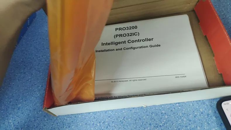 Honeywell Controller PRO32IC thumbnail