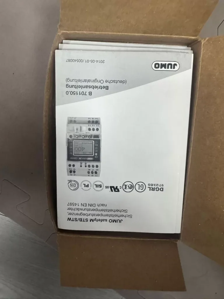 JUMO Temperature Controller 701150/8-01-0253-2001-25/005,058 thumbnail