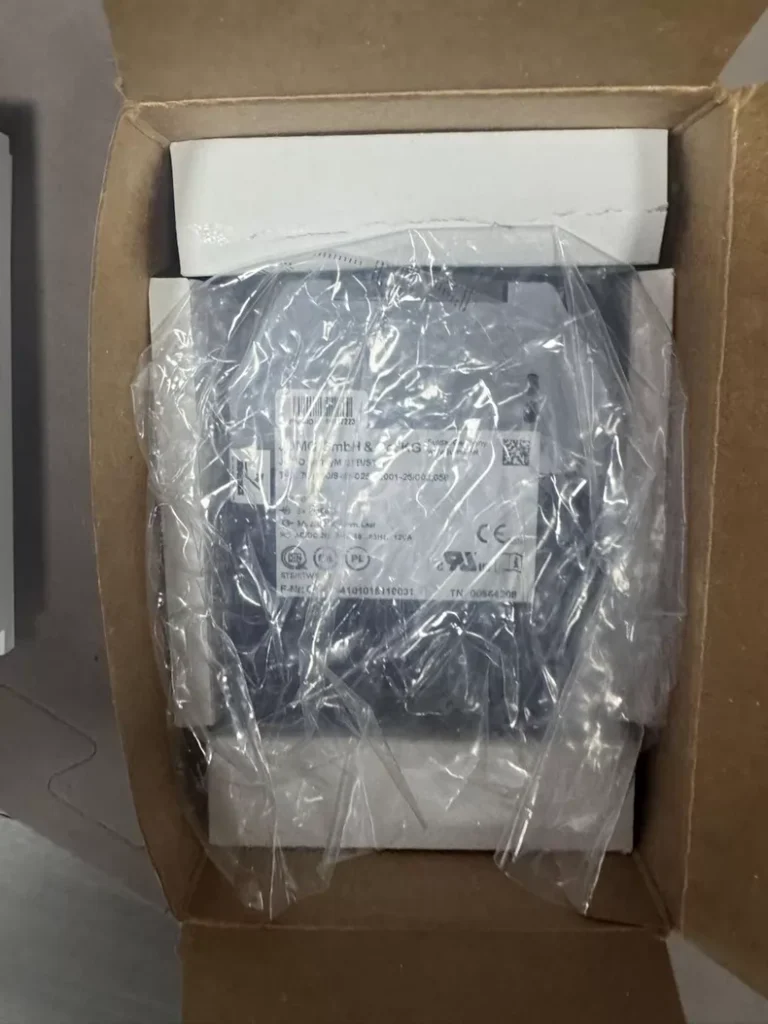 JUMO Temperature Controller 701150/8-01-0253-2001-25/005,058 thumbnail