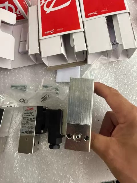Danfoss Pressure Transmitter N1061 thumbnail