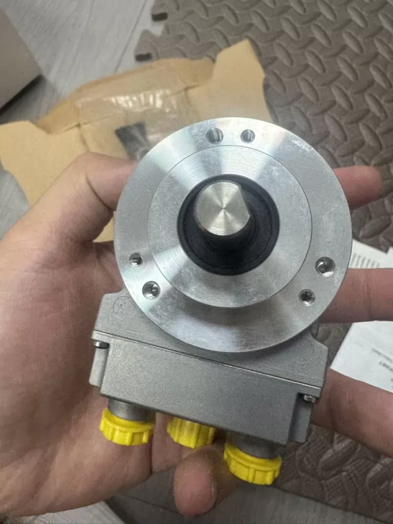 Baumer Absolute Encoder EAL580-SCO.5WPT.13160.A thumbnail