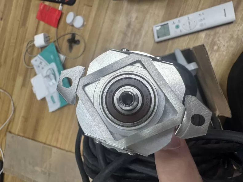 Heidenhain Encoder EQN413 2048 16S15-58 K thumbnail