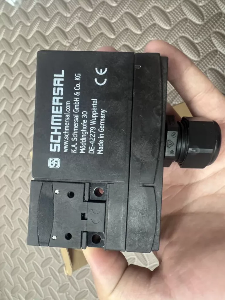 Schmersal Safety Switch AZM 170-02ZRK 24VAC/DC thumbnail
