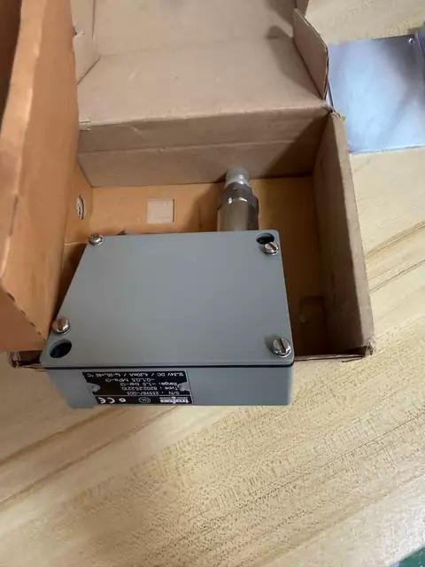 Trafag Pressure Transmitter 8202.25.2210