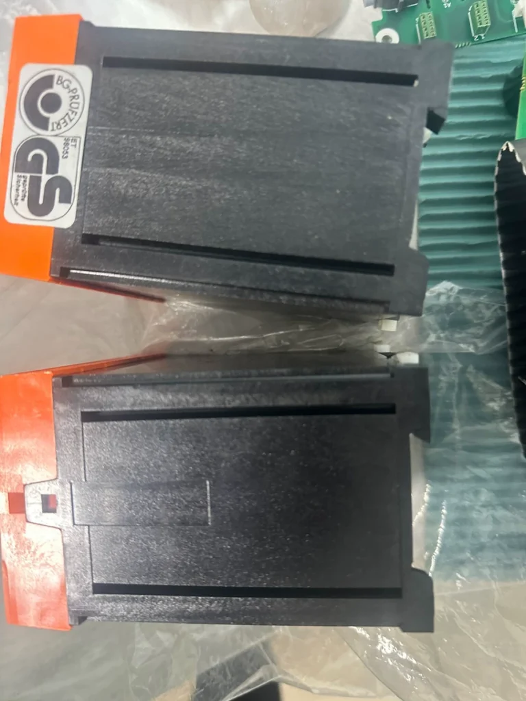 DOLD Safety Relay BN5983.53/102+DC24V thumbnail