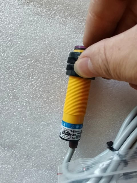 HUGONG Switch E3F-DS10C4 thumbnail