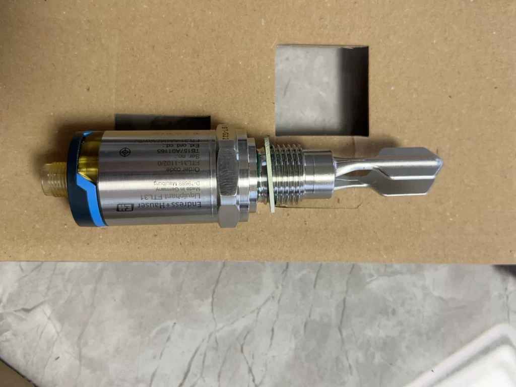 Endress+Hauser Tuning Fork Level Switch FTL31-1102/0 thumbnail