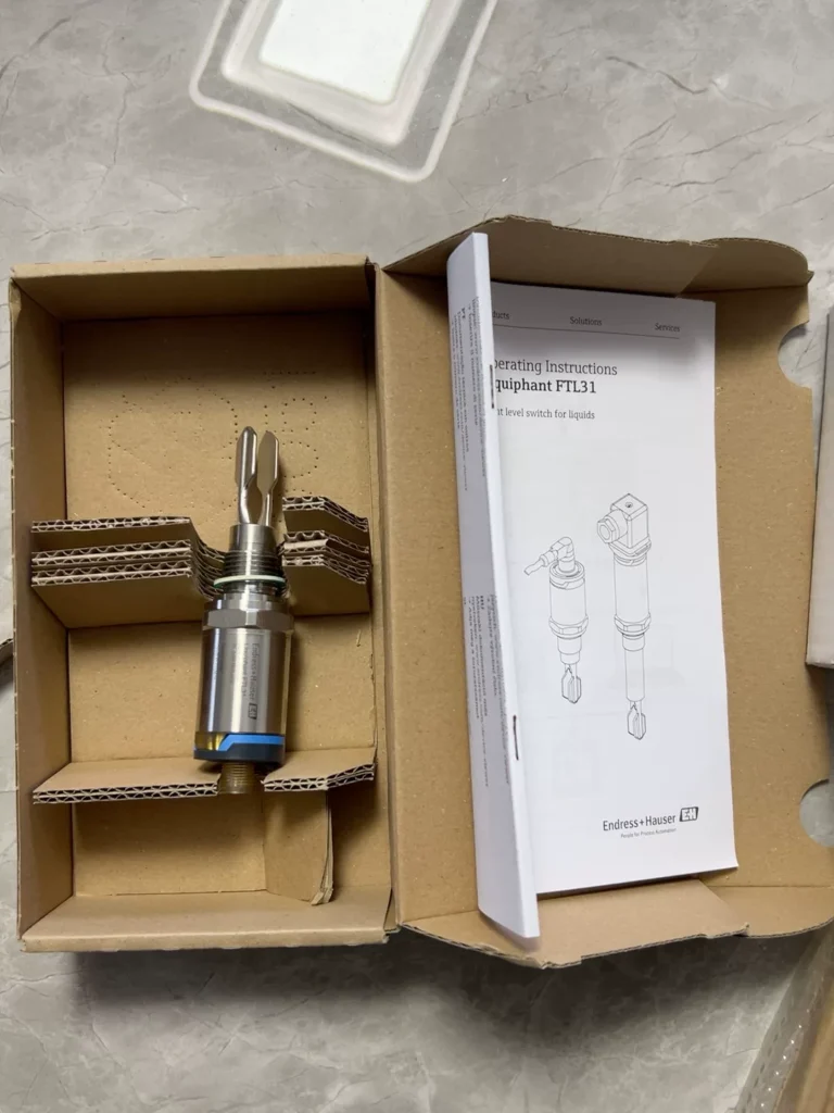 Endress+Hauser Tuning Fork Level Switch FTL31-1102/0 thumbnail