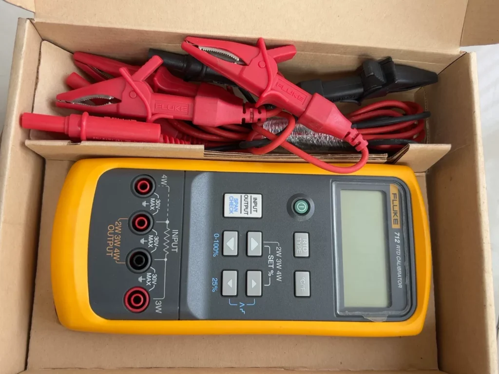FLUKE Temperature Calibrator 712