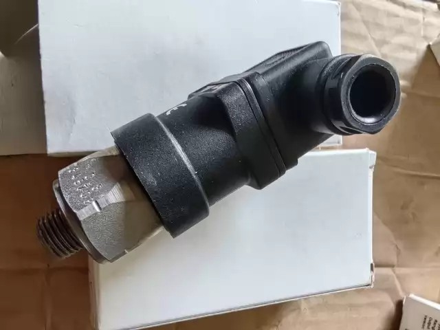 SUCO Pressure Sensor 0184-45703-1-003 thumbnail