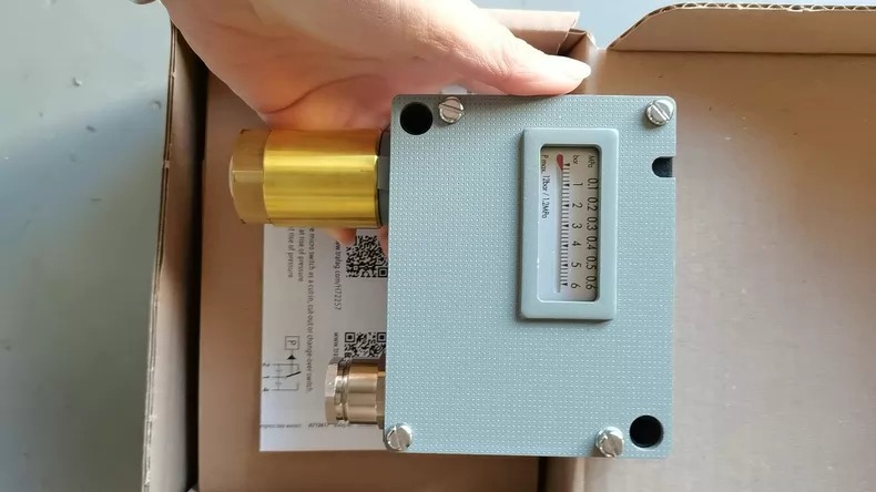 Trafag Pressure Switch 900.2377.903 0-6bar thumbnail