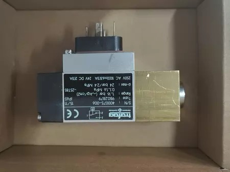 Trafag Pressure Switch 9B0.2879