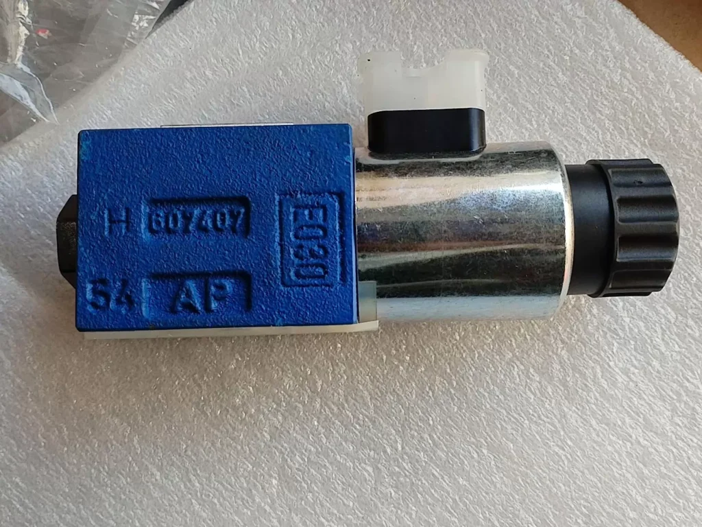 Bosch Rexroth Solenoid Valve R900052392 thumbnail