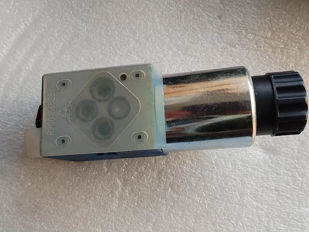 Bosch Rexroth Solenoid Valve R900052392 thumbnail