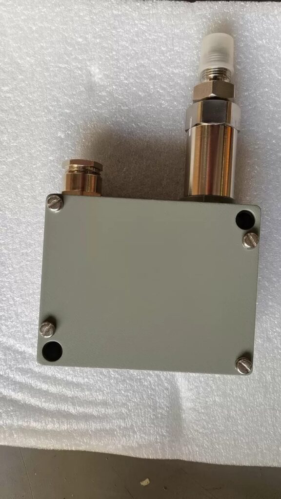 Trafag Pressure Transmitter 8202.79.2210 0-16ba thumbnail