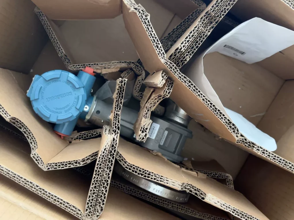 Emerson Flow Meter 8800DF015SD3N1D1