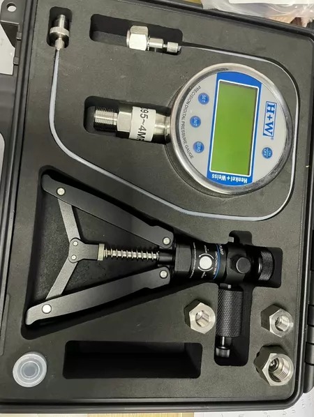 H+W Pressure Tester 0.95-40bar - Image 1