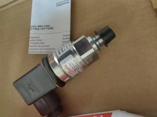 Danfoss Pressure Sensor 060G1865 thumbnail