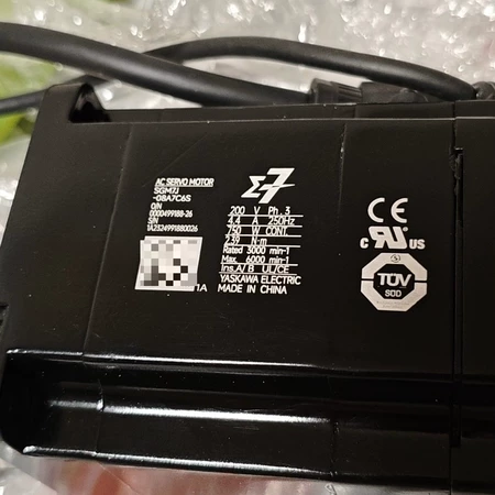 Yaskawa Servo Motor SGM7J-08AFC6S