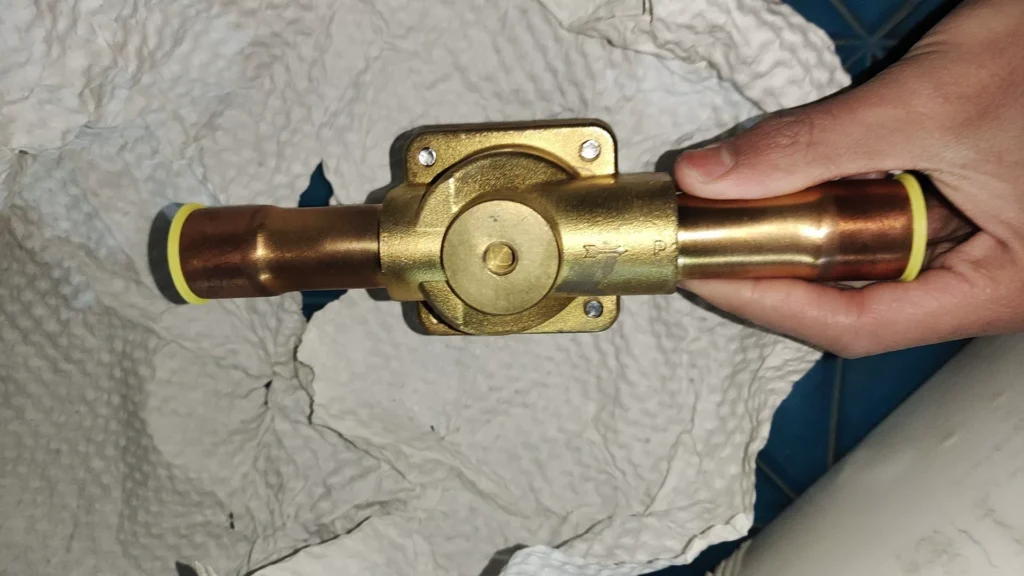 Emerson Solenoid Valve 240 RA 9T7 thumbnail
