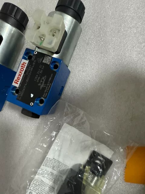 Rexroth Valve M-3SED6CK14/350CG24N9 thumbnail