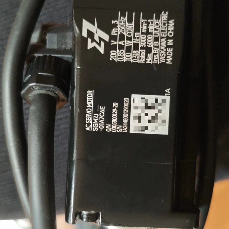 Yaskawa Servo Motor SGM7J-01A7C6E thumbnail