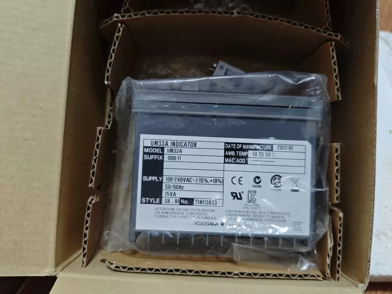 Yokogawa UM33A-000-11 Digital Indicator with Alarms thumbnail