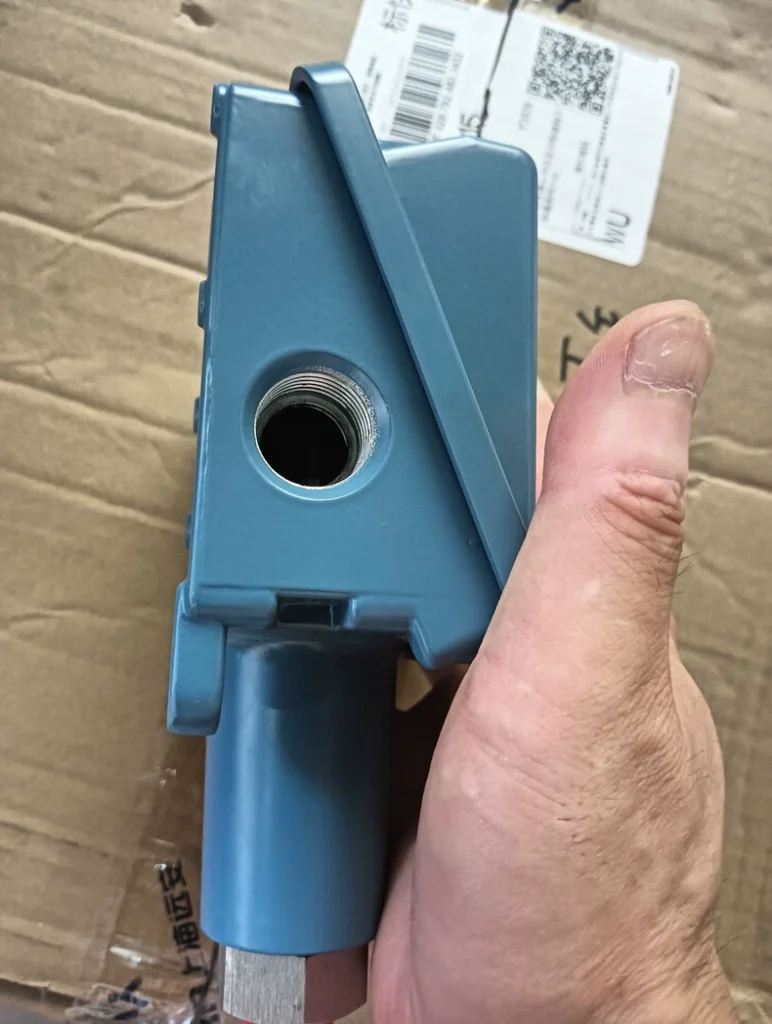 UE H100-706 Pressure and Temperature Switch thumbnail