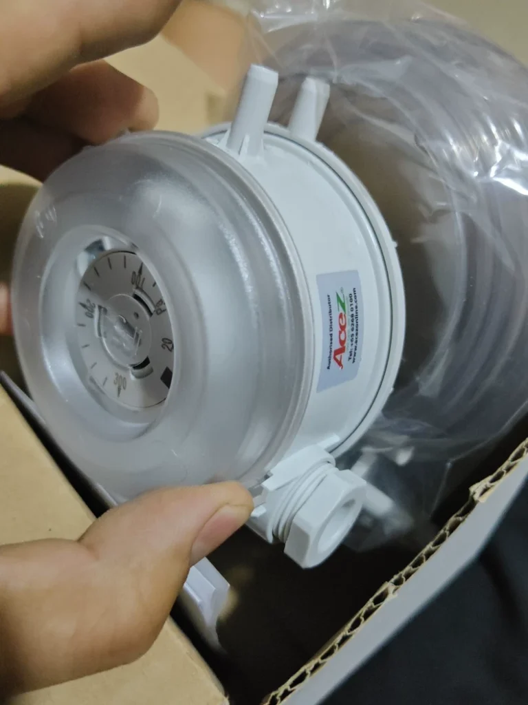 Huba Control PS-6049000000 Pressure Switch thumbnail