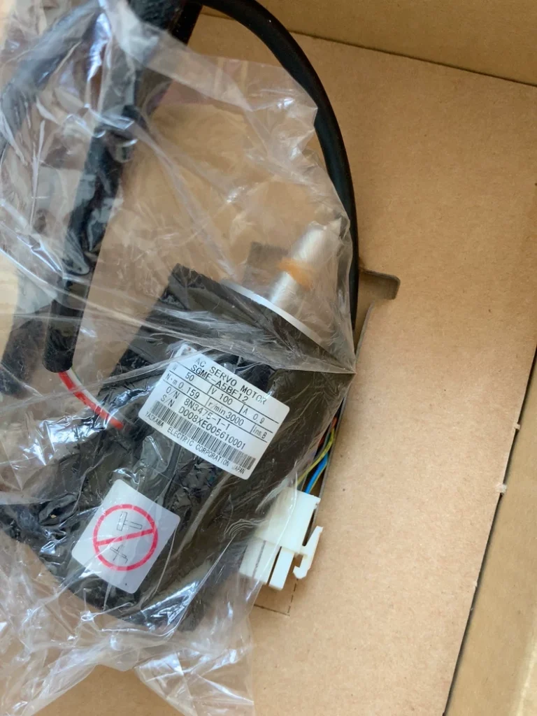 YASKAWA SGME-A5BF12 Servo Motor