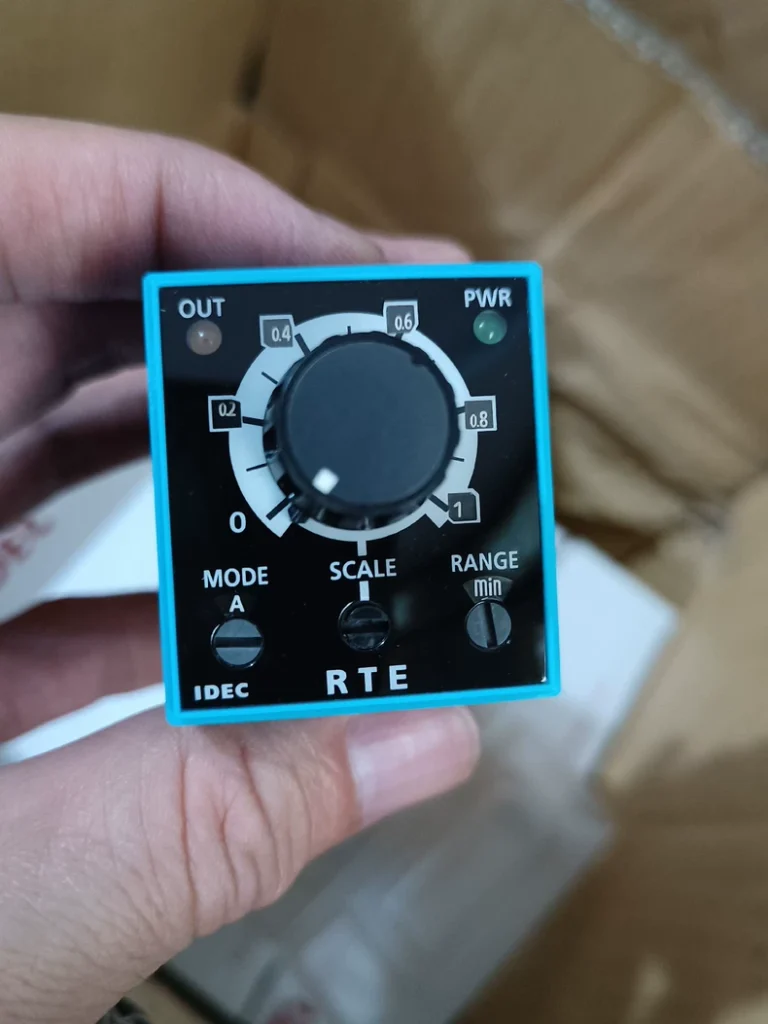 IDEC Izumi Analog Timer RTE-B2AD24