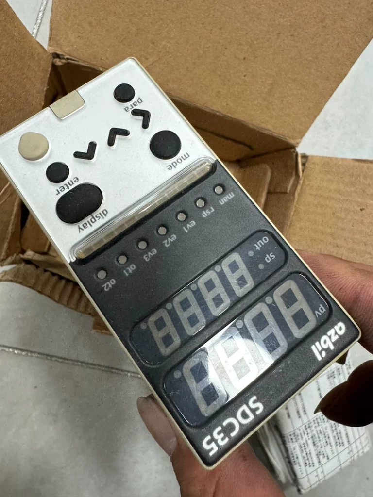 azbil C35TCOUA1000 Controller