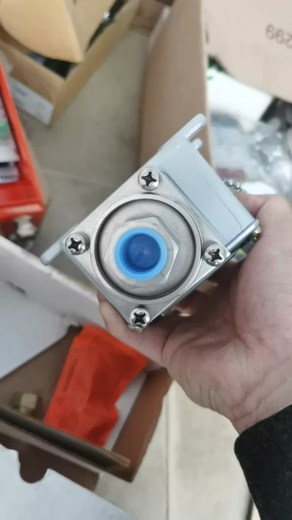 CCS 604GZ1-7011 Pressure Switch thumbnail