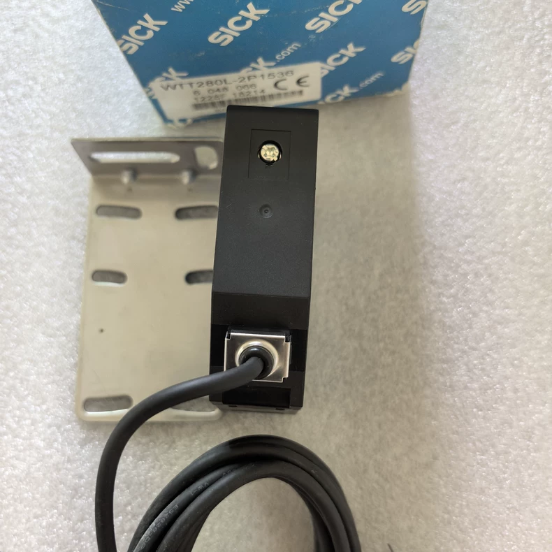 SICK WTT280L-2P1536 Photoelectric Sensor thumbnail