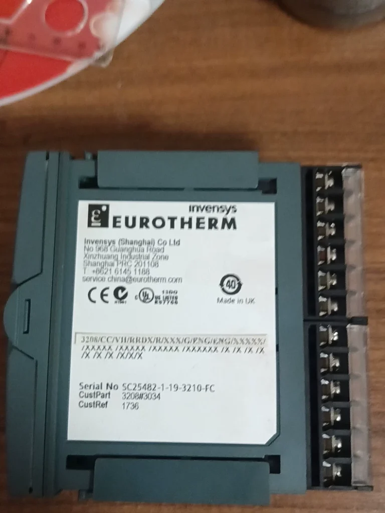 Eurotherm 3208/CC/VII/RRDX/R/XXX/G/ENG/ENG temperature controller