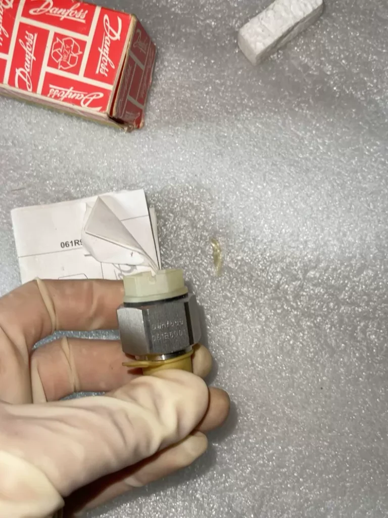 Danfoss 061B6001 Pressure Sensor thumbnail