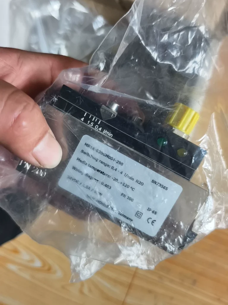 HONSBERG MR1K-020GM004-298 MR1K-020GM004-298-SR Flow Switch