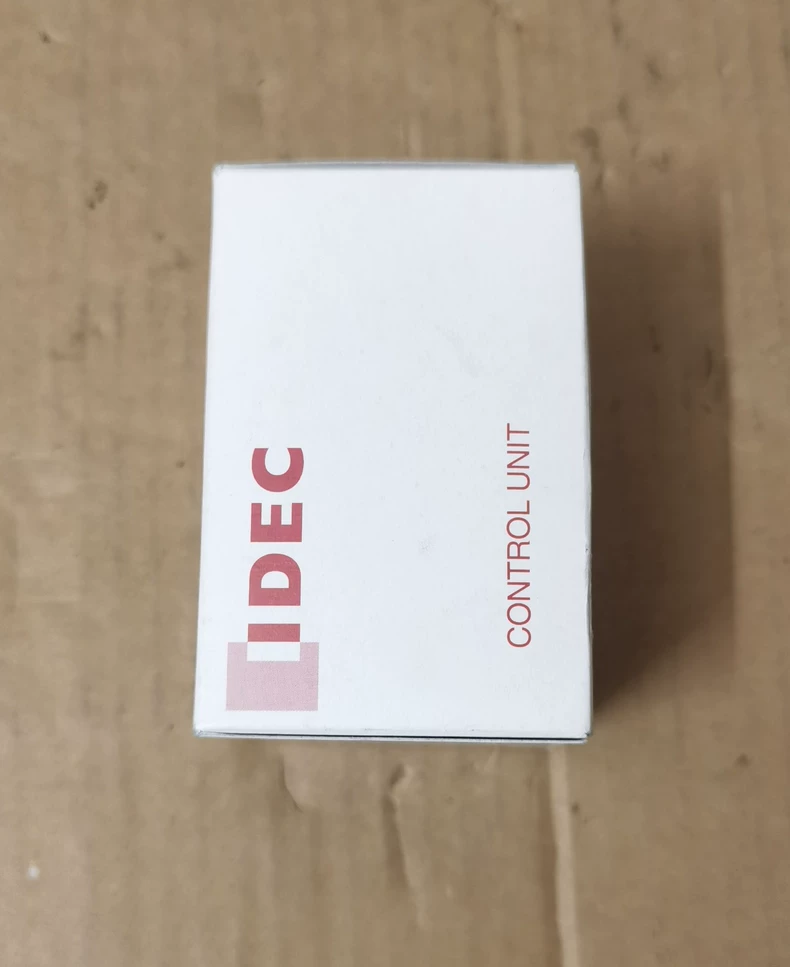 IDEC KW2D-R100Q4E RFID Reader  thumbnail