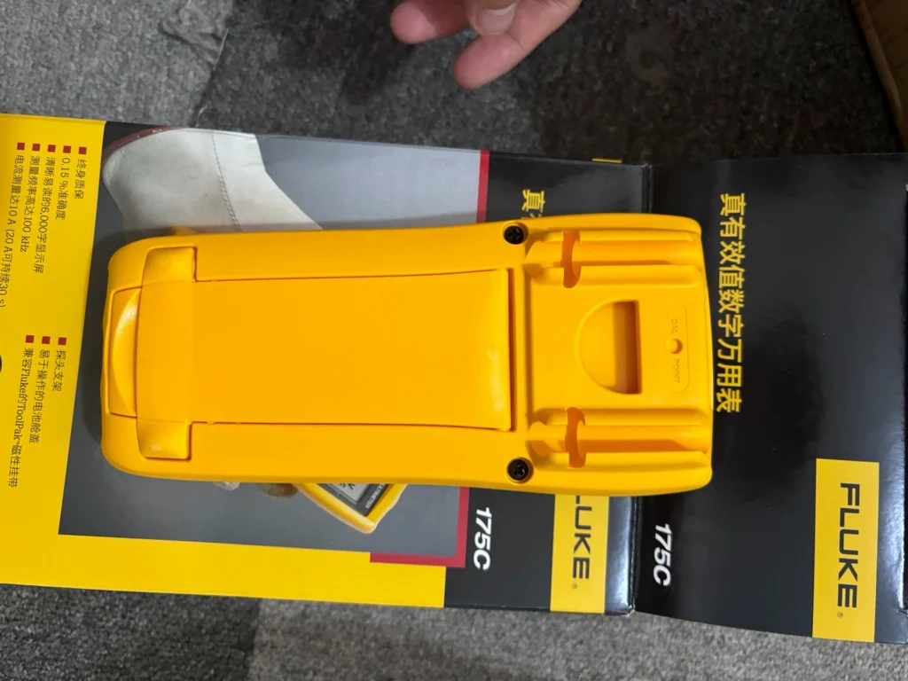 Fluke FLUKE-175/CN Digital Multimeter thumbnail