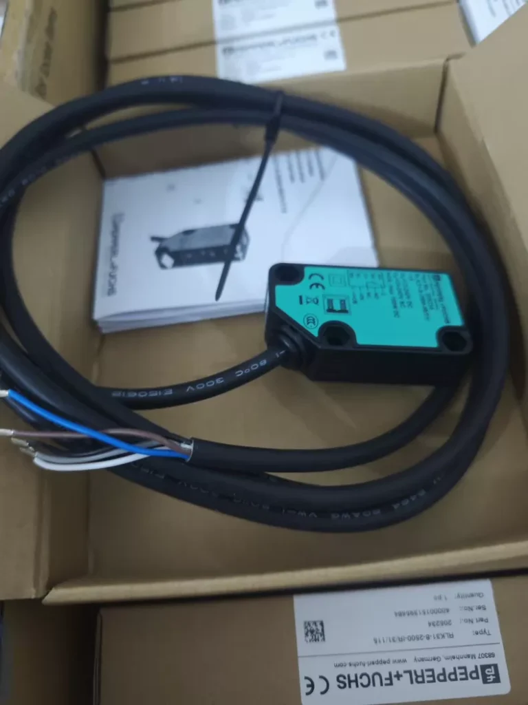 Pepperl+Fuchs Photoelectric Sensor RLK31-8-2500-IR/31/115 thumbnail