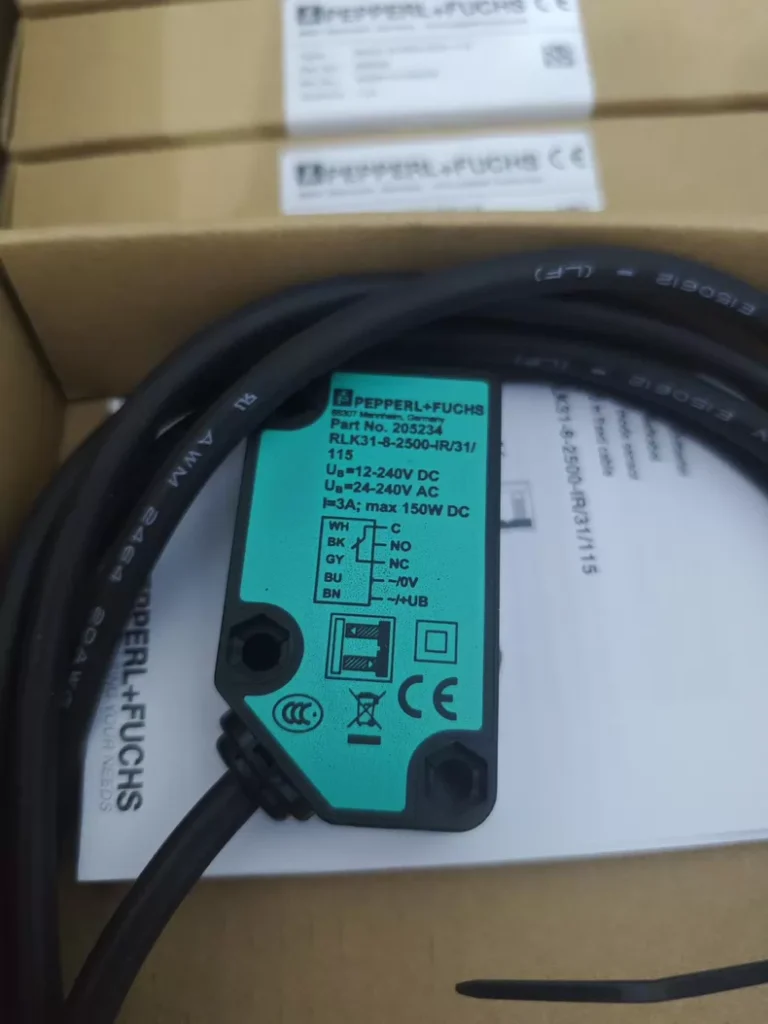 Pepperl+Fuchs Photoelectric Sensor RLK31-8-2500-IR/31/115 thumbnail