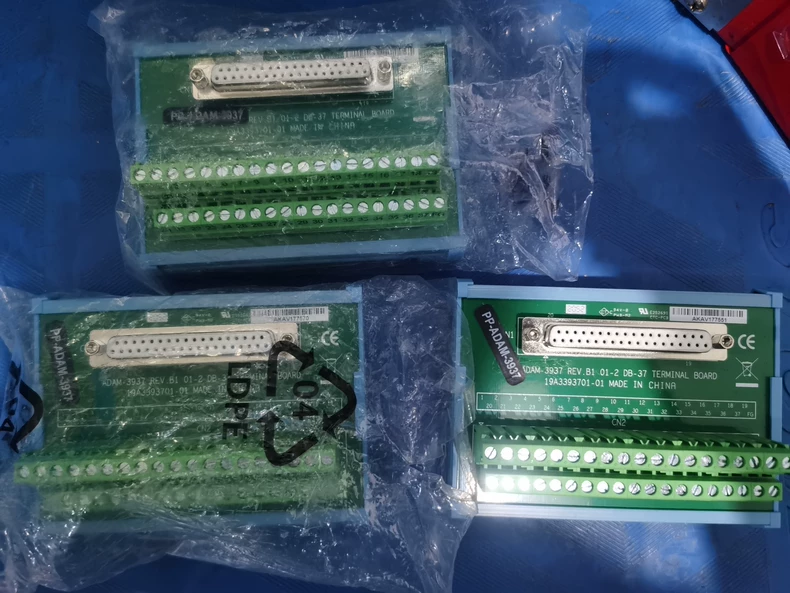 Advantech ADAM-3937 DIN-Rail Wiring Board thumbnail