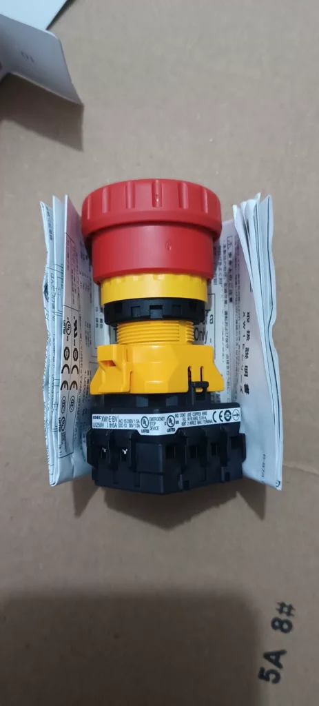 IDEC XW1E-BV402MFRH-EMO Push Button thumbnail