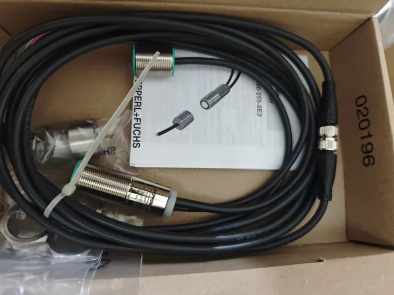 Pepperl+Fuchs Sensor UGB-18GM50-255-2E1