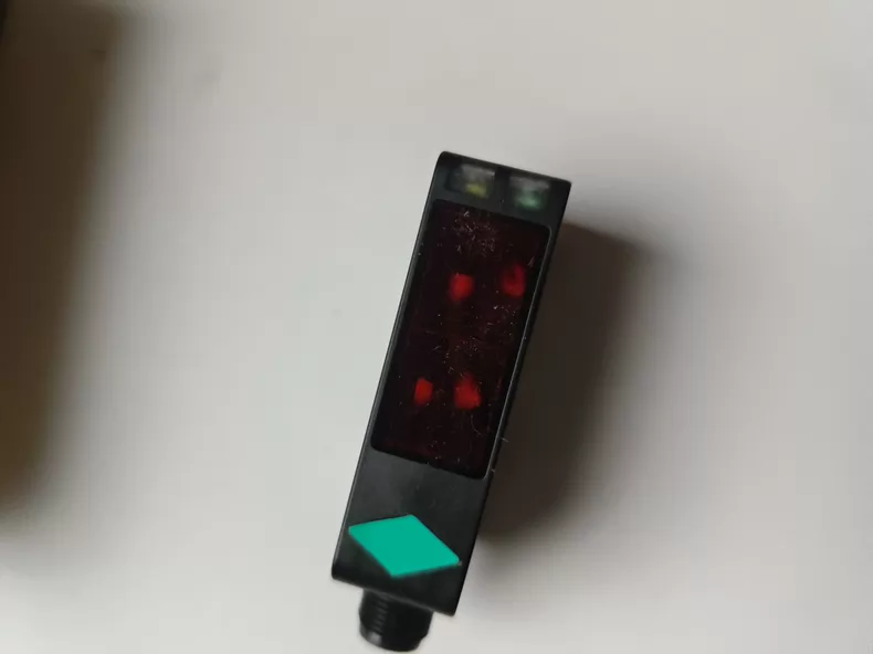 Pepperl+Fuchs Photoelectric Sensor RL31-54/73C/136 thumbnail