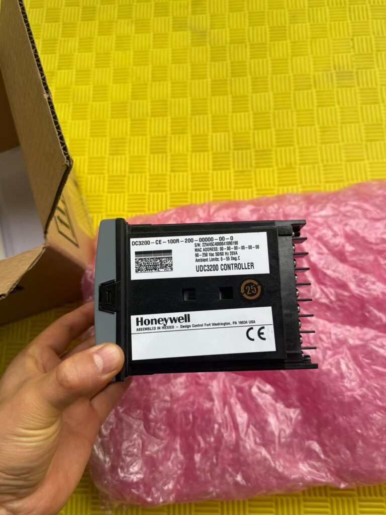 Honeywell UDC3200-CE-100R-200-00000-00-0 Controller thumbnail