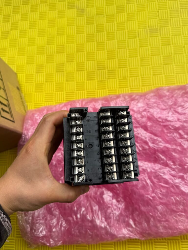 Honeywell UDC3200-CE-100R-200-00000-00-0 Controller thumbnail
