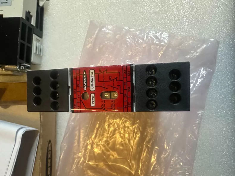 Banner UM-FA-11A Safety Relay thumbnail
