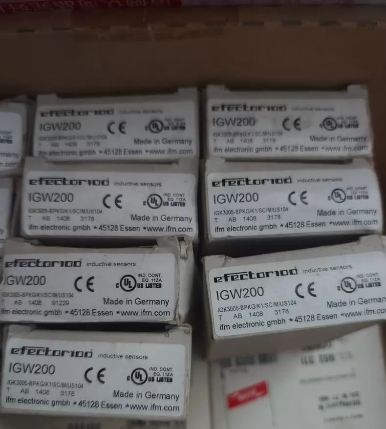 ifm Proximity Sensor IGW200 thumbnail