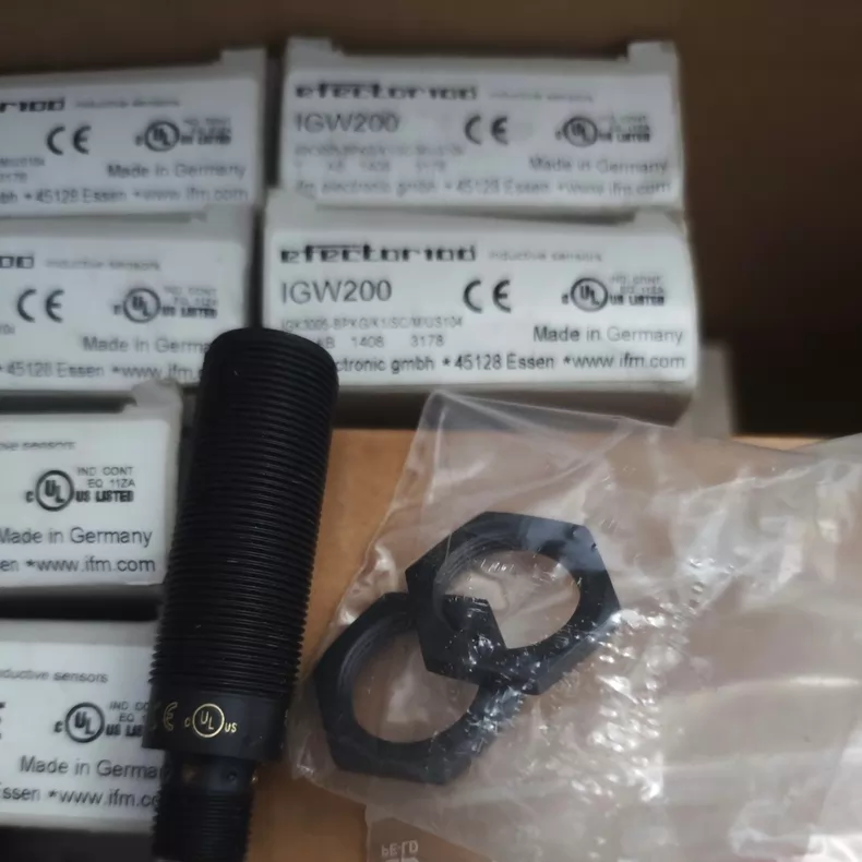 ifm Proximity Sensor IGW200 thumbnail